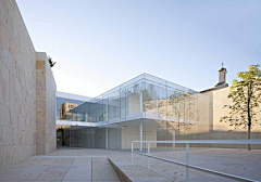 灵感邦丨ideabooom采集到丨A丨玻璃幕墙建筑设计丨隔热双层玻璃建筑外立面丨异形玻璃顶棚