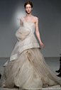 Google 图片搜索 http://thebeautybridal.com/wp-content/uploads/2011/04/vera-wang-bridal-gown-spring-2012.jpg 的结果