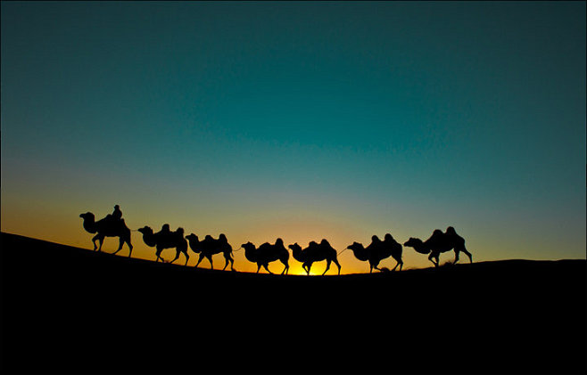 巴丹吉林沙漠，位于内蒙古自治区的西部，是...