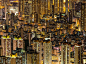 7.21 魔幻之眼：香港夜景
香港惊人的天际线在黑暗中有种令人晕眩的效果。「那是一座高楼之林，」国家地理「你的观点」社群成员 Simon Kwan 写道。他花了一个半小时爬上笔架山顶，捕捉了这幅市景。