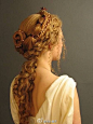 十五十六世纪意大利贵族女性发型（部分节选自电视剧《波吉亚家族）。个人观点：婚纱新娘也可以参照借鉴来一发。