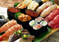 4. 日本寿司。 当日本人想要搞出点好东西来时，他们就会做得特别好。 他们创造了像丰田、任天堂、索尼、尼康、雅马哈这样的知名大品牌，而创建这些品牌的灵感就像用生鱼和大米制造美食一样简单。但就是这样将鱼和大米简单的配在一起，便成为全球情侣首次约会的首选菜式。