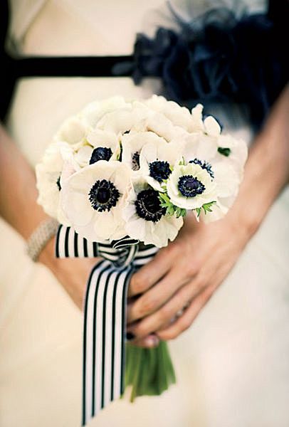 新娘手中的那束捧花，承载着幸福的轮廓。娇...