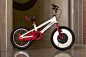 Jyrobike 是在车轮上做文章，自行车的平衡原理来自该公司早些年研制的“陀螺车轮”装置。车轮配有独立旋转的飞轮，电池提供的能量可以让飞轮迅速旋转，以至于能产生足够大的动力来帮助低速前行的自行车保持平衡