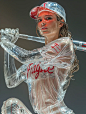 创意透明玻璃塑料棒球运动员人物雕塑模型midjourney关键词咒语-Ai宇宙吧-