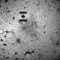 隼鸟2号着陆完成并在此上升后拍摄的小行星表面图像，图中的阴影是隼鸟2号自身的影子