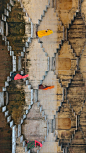 斋浦尔琥珀堡附近当地妇女正在爬阶梯井，印度拉贾斯坦邦 (© Shanna Baker/Offset)2020-03-22 2890