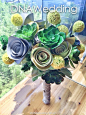 #DNA's Design##Bride Bouquet# 可爱黄金球、通透玻璃球、绿色多肉、水彩手绘纸花纸叶。嘿嘿，全新风格捧花，有yi shi不？