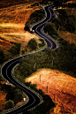 Curves, Tuscany, Italy photo via albert