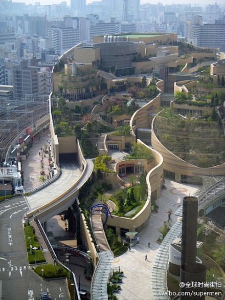 Namba Park：位于大阪市区火车站...