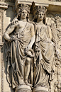 卢浮宫Pavillon Richelieu 大厦，支撑山墙的“双女”雕像柱子，作者Hector Lefuel