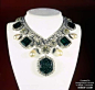 伊朗皇后法拉·巴列维特意为自己的加冕礼订制的与王冠所匹配的项链。材质是钻石和绿宝石。镶满小钻石的铂金链悬挂着一块极大的六角绿宝石，旁边是５块稍小的绿宝石，中间间夹着４颗梨形大珍珠和１１块淡黄钻石。