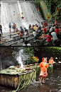 令人惊叹的瀑布的餐厅。埃斯库德罗别墅度假村，菲律宾奎松省。
