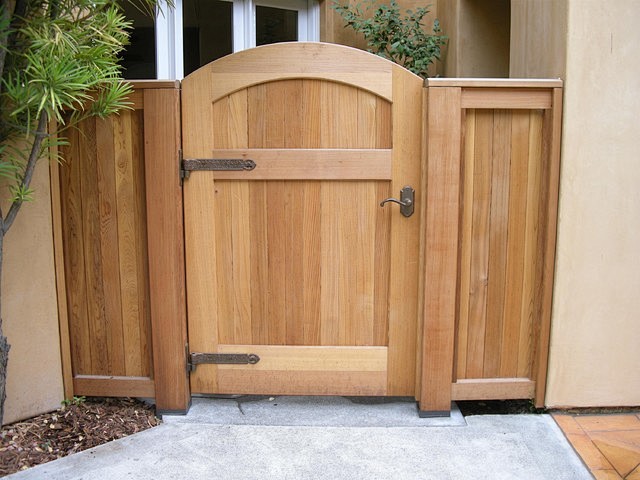 Cedar Entry Gate med...