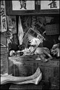 Enfant endormi Hong Kong 1949 par Henri Cartier Bresson (1908-2004)