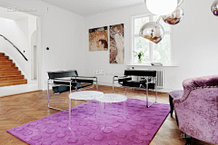 住趣家居采集到带花园北欧风紫色地毯别墅