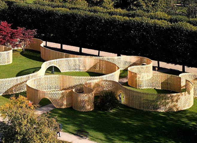 透明迷宫花园的十个圆圈与罗森堡宫本身的文...