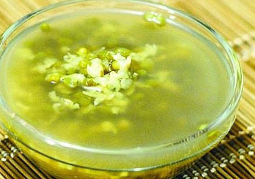绿豆汤
绿豆汤是营养专家推荐的高效清脂瘦...