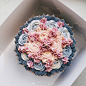 【婚礼甜品】#婚礼清单# 呈几何对称型的花朵蛋糕，怎么明明是花朵形状，却有一种星空的既视感？难道是我馋晕了？ #备婚那些事#
