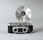 1950年代德国Wirgin Edixa古董立体相机。Wirgin相机公司由同名犹太家族的三兄弟辛里奇，麦克斯和约瑟夫在1920年创办，总部设在德国黑森州首府威斯巴登。1932年，公司推出的使用127胶片的Gewirette相机因其小巧的取景器而声名鹊起，从此奠定了这家多产企业在德国相机制造界的地位。购买加嶶信:vf-shop