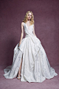 英国知名双人女设计师美国奢华婚纱礼服综合品牌 Marchesa（玛切萨）2020秋冬婚纱系列