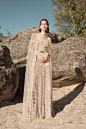 Zuhair Murad S/S 2019｜把成衣做得跟高定一样仙美的Zuhair Murad，这季与拍摄背景相得益彰的沙金色和天青色色卡太美啦噜！