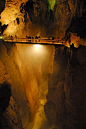 斯洛文尼亚洞穴 - 地下大峡谷。