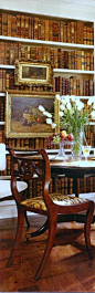 A breakfast room with a bookcase. YES!