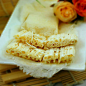 潮州著名的传统甜食，糖葱薄饼。圆形的薄饼皮抱着糖葱，虽然不尽然是阿鸿的手艺，但却也饱含着一份美妙的心意。