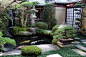 日式庭院设计必须了解的6大元素！ : 　　日本园林有着独特的自然景观，较为单纯、凝练，细节上的处理是其最精彩的地方，它结合水、石、沙、植物等简单的自然元素，创建一个静谧的禅宗花园。这些各种各样的元素相互联系起来便构造成一个微型的大自然。日