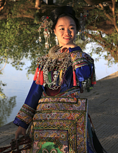 翠玉竹林采集到民族-人物-服饰