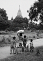 LOFTER-远方
孩子们望着佛塔 —缅甸蒲甘