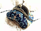 古绣荷包是中国汉族传统服饰中，一种装零星物品的小包。前身叫"荷囊"。