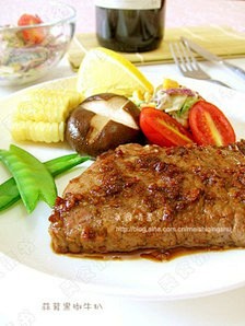 蒜茸黑椒牛扒：用料： 牛肉 选一块适合做...