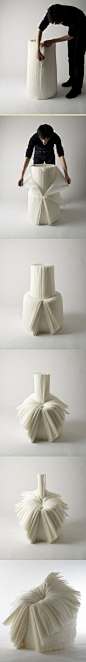 【创意椅子】
日本设计大师Oki Sato个人工作室NENDO设计的创意椅子，NENDO这几年总在家居家具用品上设计出令人瞩目的产品， 2008年设计的这款cabbage chair（白菜椅子）就是其中之一，cabbage chair（白菜椅子）采用一般被当作废料丢弃的褶皱纸制作柱状，使用时得象剥白菜一般才能形成椅子。