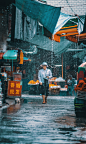 『小城烟雨，伞下人生』记录家乡古城雨中百态，从容慌张-摄于福建漳州诏安 - 城市穿梭客 - 图虫