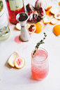 blood orange wine cocktails with campari + thyme | holly & flora#饮料#