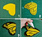一个很简单但是很有趣的蝴蝶翅膀的制作教程，可以作为不错的装饰噢。特别是很多这样的蝴蝶在一起的话会很有视觉效果的。作为墙面的装饰效果都可以哦。 #手工# #DIY#