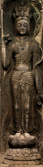 十一面観音立像 
奈良国立博物馆
该立像来自中国陕西省西安宝庆寺，由于受到印度笈多王朝美术的影响，具有写实性且丰富的形体表现以及富有变化的装饰创意等，作为盛唐时期佛教雕刻的代表性作品而声名远扬。
该石佛群是取代唐朝创立了周王朝的武则天(则天武皇后)于长安3年(703年)在长安城光宅坊光宅寺内 ​​​​...展开全文c