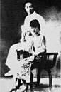 梅兰芳与孟小冬。所谓“一时梅孟” 生于上海，著名京剧女老生演员，有老生皇帝（冬皇）之誉。 1927年与梅兰芳结婚，1933年离异。1950年与杜月笙结为夫妇