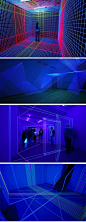 Jeongmoon Choi使用线程和紫外线创建激光看3D空间。