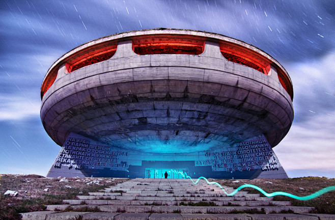 此碟形建筑名为Buzludzha/Buz...