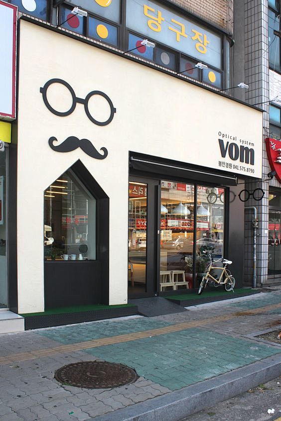 VOM OPTICAL Interior...