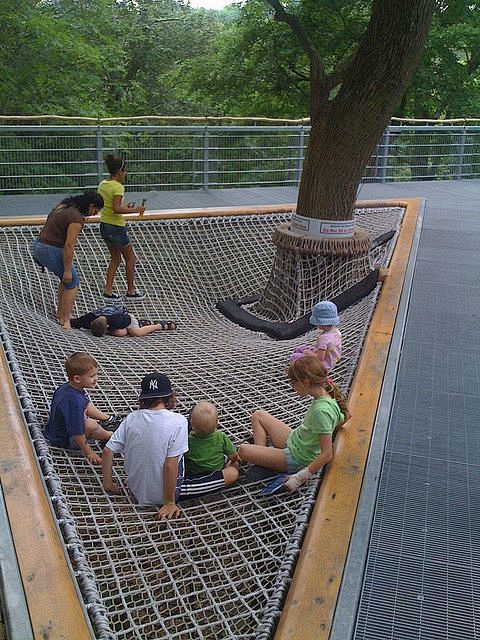 公共空间丨悬挑式网状休息区