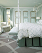 柔和的色彩，轻柔舒缓的薄荷绿，放下一天的疲惫，享受家的温暖，很好的配色方案。 #卧室#