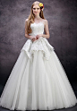最美的婚纱，最美的新娘——致 红毯上的你 #优雅# #纯白色# #礼服#