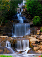 感受大自然的风采、 融入到大自然中... 层叠的瀑布，鲁滨孙，宾夕法尼亚。