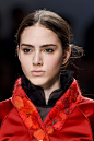 detail-defile-shiatzy-chen-automne-hiver-2015-2016-paris-detail-156.jpg (1795×2700)