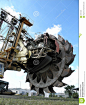 Bucketwheel excavator，中文翻译叫斗轮式挖掘机