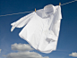 家常杂务,洗衣服,摄影,用具,晾衣服_71360691_Close-up of a shirt hanging on a clothesline_创意图片_Getty Images China